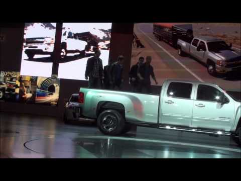 Autoshow Toronto 2011 - Chevrolet Acrobatics/Hip-Hop dancing
