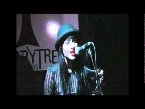 Natalia Kills - Mirrors (Live At The Cherrytree House)