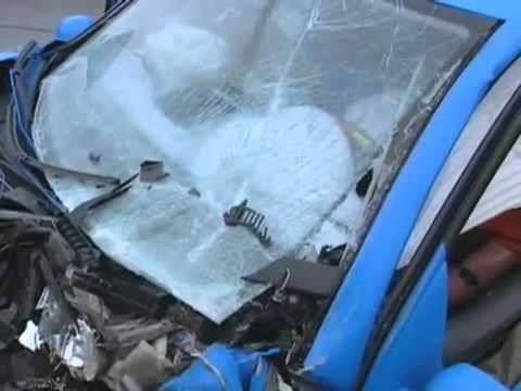 VW Golf vs Volvo XC90 - Crash Test - ADAC.flv