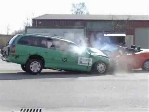 Crash Test Opel Omega vs BMW 3 Series (Impolite)
